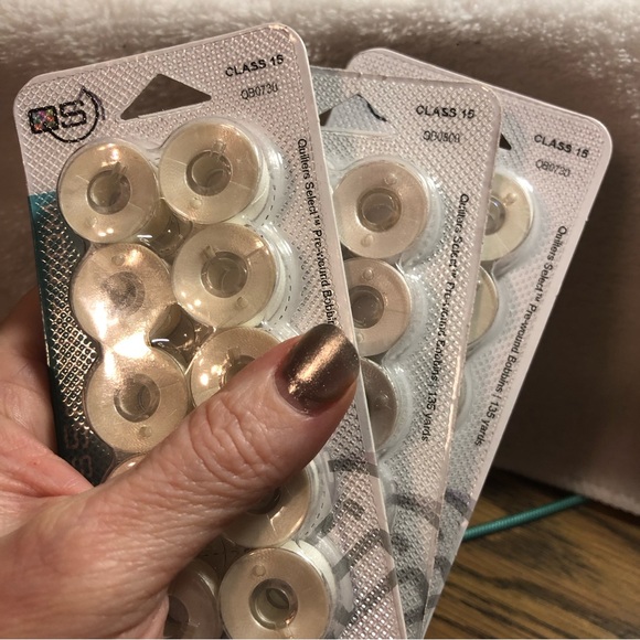 Quilters Select Class 15 pre wound bobbins para-cotton poly 80 wt white - Picture 5 of 6